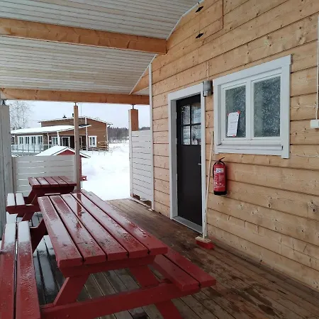 Kylpylasaari Camping فندق